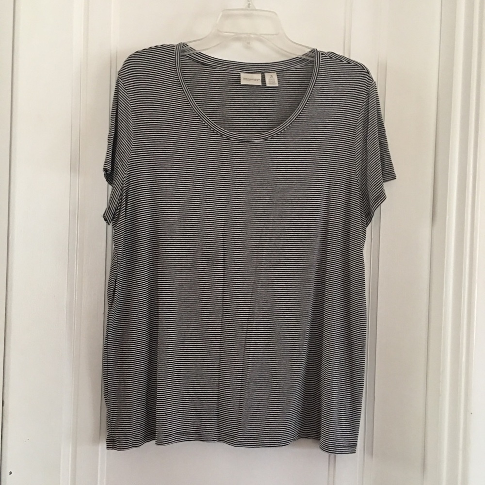Chico, black & white t-shirt
